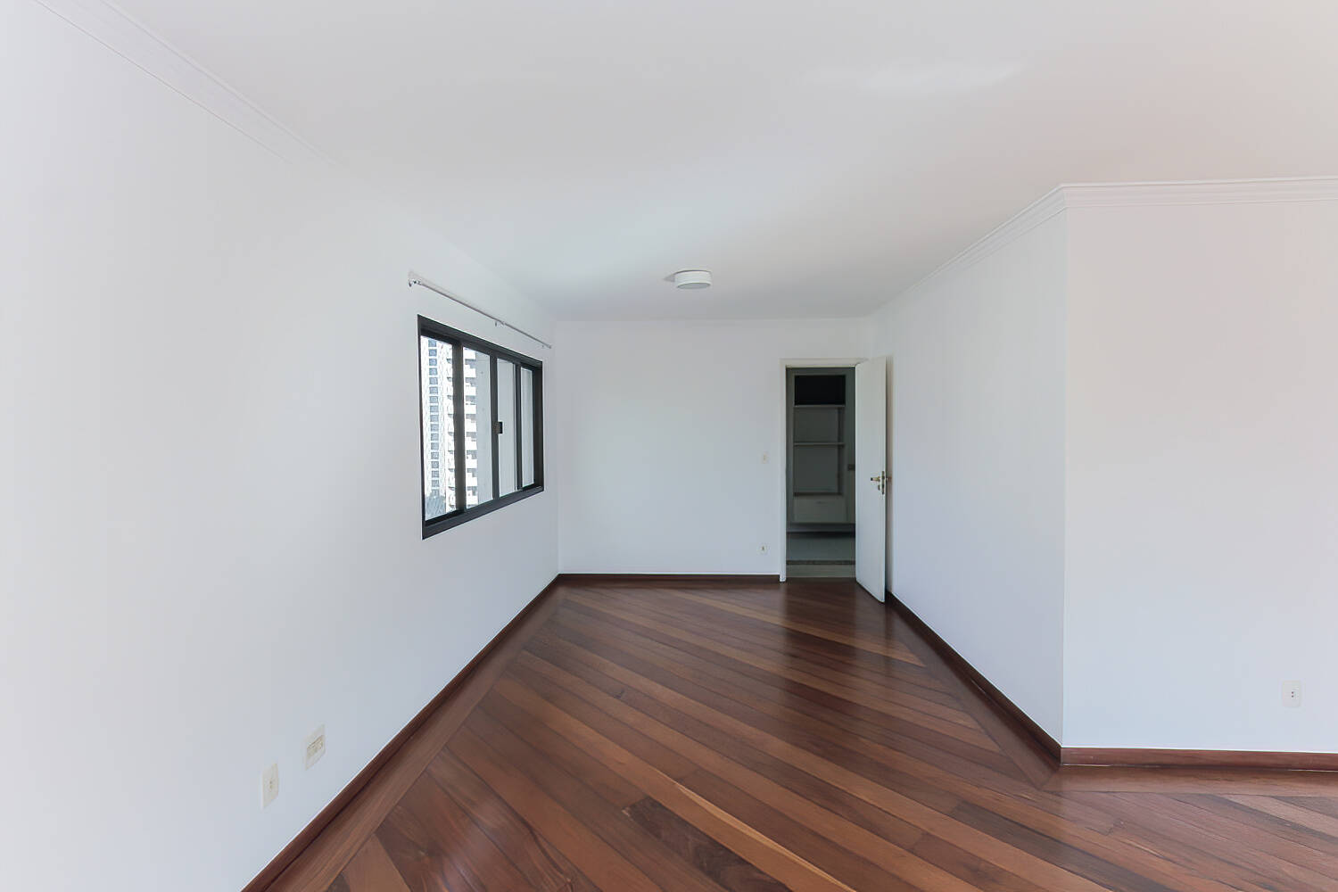 Apartamento para alugar com 4 quartos, 184m² - Foto 11