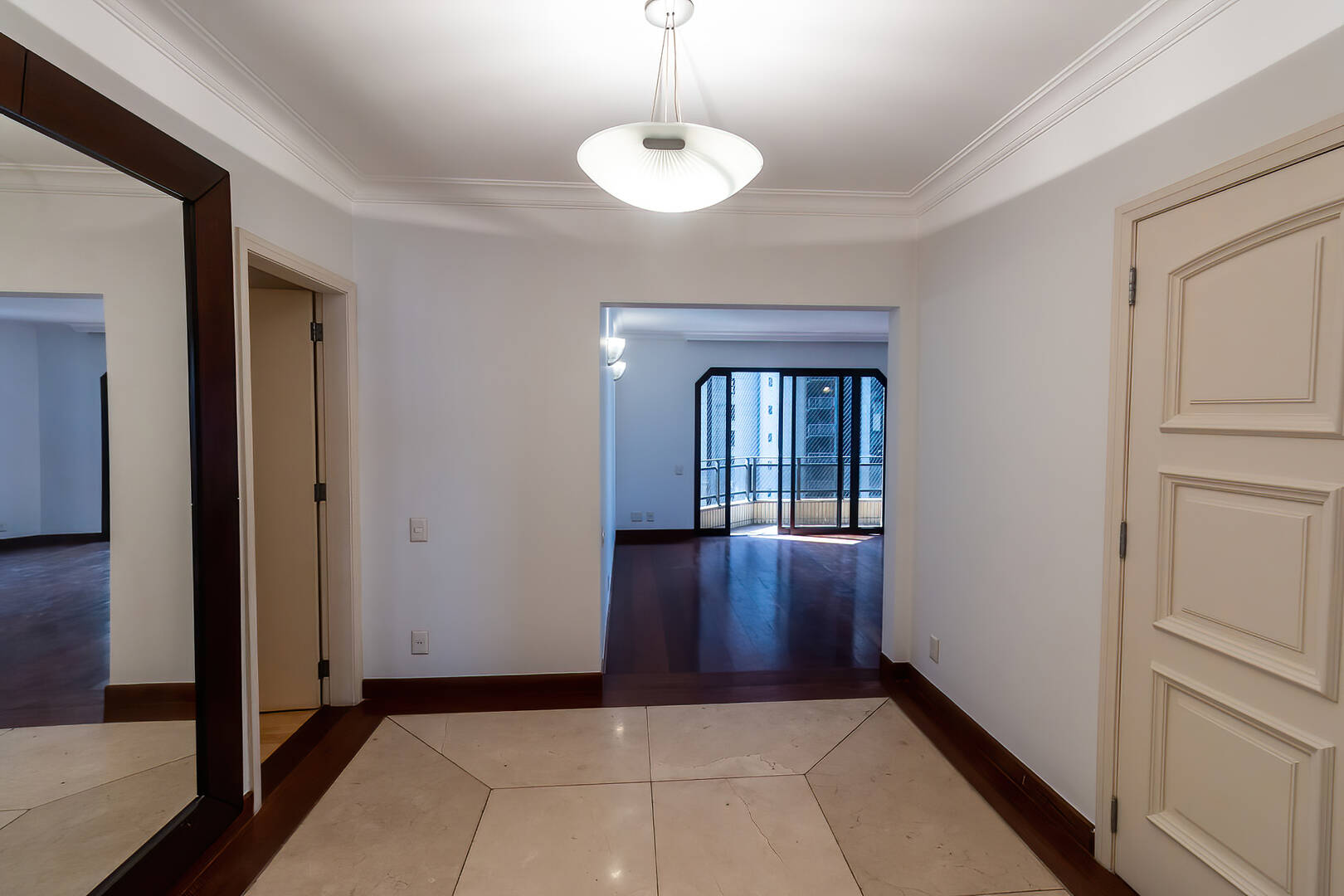 Apartamento para alugar com 3 quartos, 240m² - Foto 4