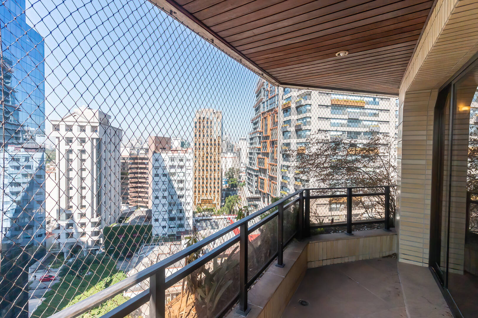 Apartamento para alugar com 3 quartos, 240m² - Foto 8