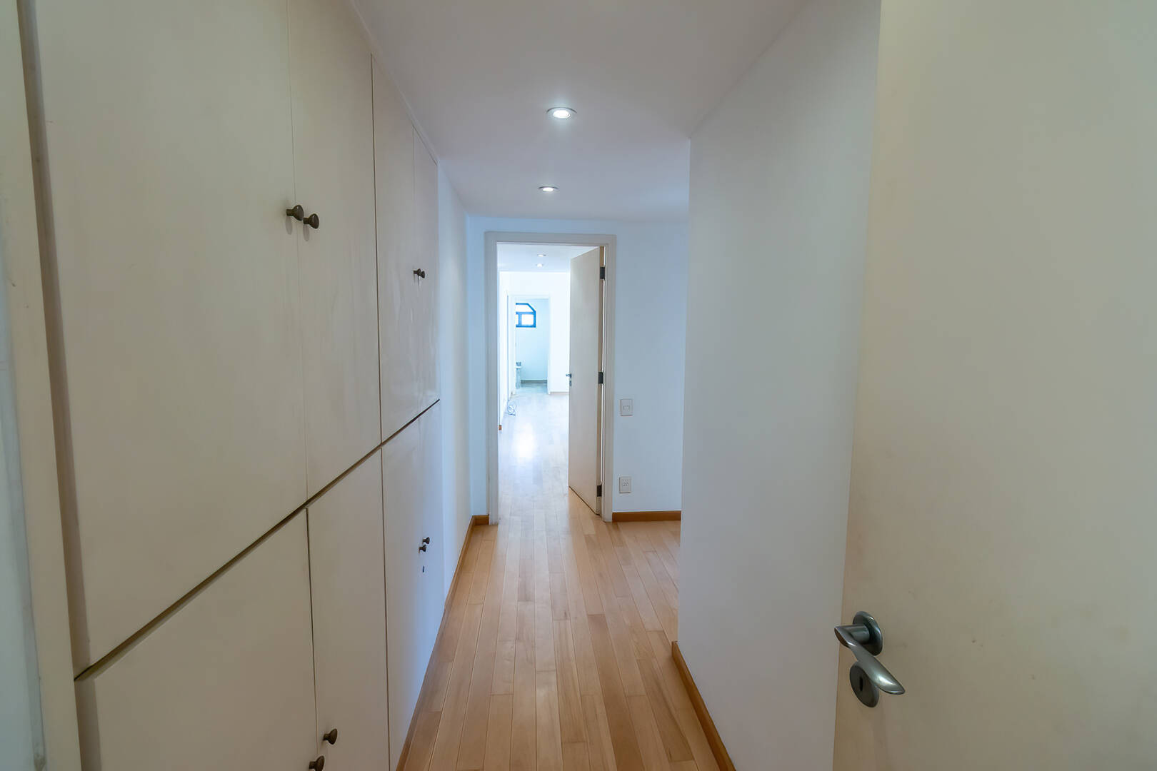 Apartamento para alugar com 3 quartos, 240m² - Foto 13