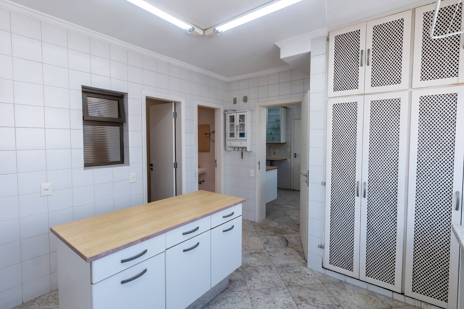 Apartamento para alugar com 3 quartos, 240m² - Foto 43